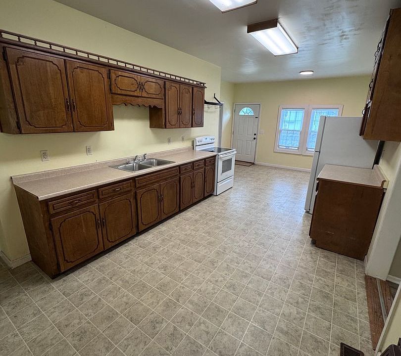 1st image of 99 Smith Cir