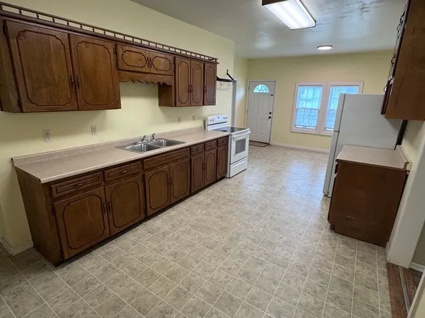 99 Smith Cir, Jacksonville, AL 36265