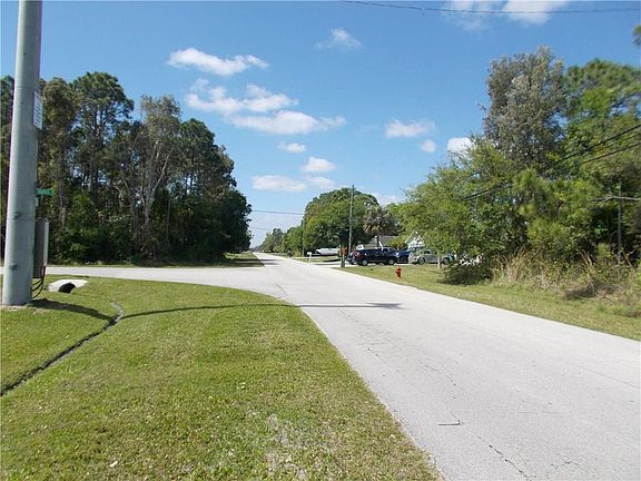 5th image of 549 SW Whitmore Dr