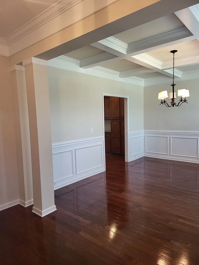 Madison City 5 Bedrooms — Photo 3