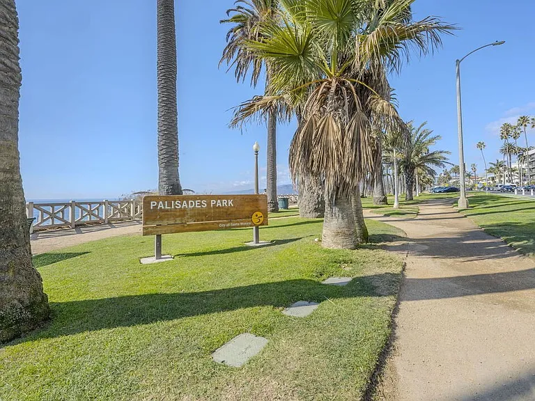 223 California Ave — Photo 16