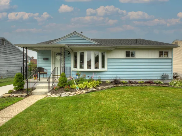 1292 Shirley Dr, Ypsilanti, MI 48198
