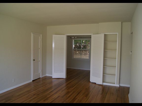 5th image of 2310 Montana Ave APT A