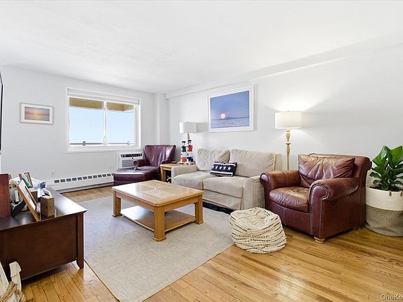 5th image of 370 W Broadway #5C