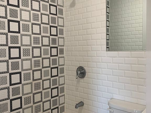 4th image of 825 Putnam Ave #D