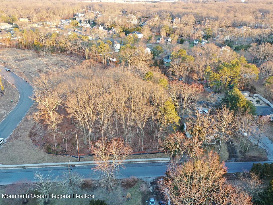 2nd image of 1 Fairway Dr