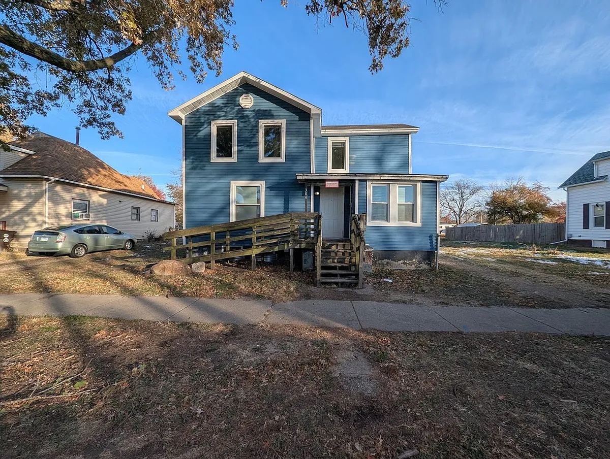 Building Photo - 304 E Hill St