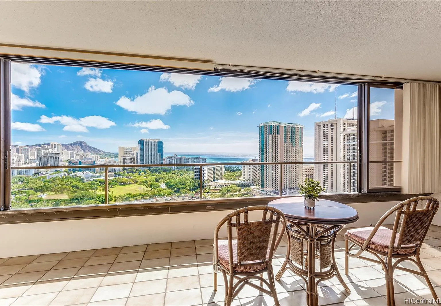 2 bed, 1380 sqft, $5,200 — Photo 1