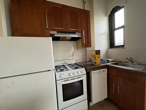 4th image of 504 W 110th St #12K