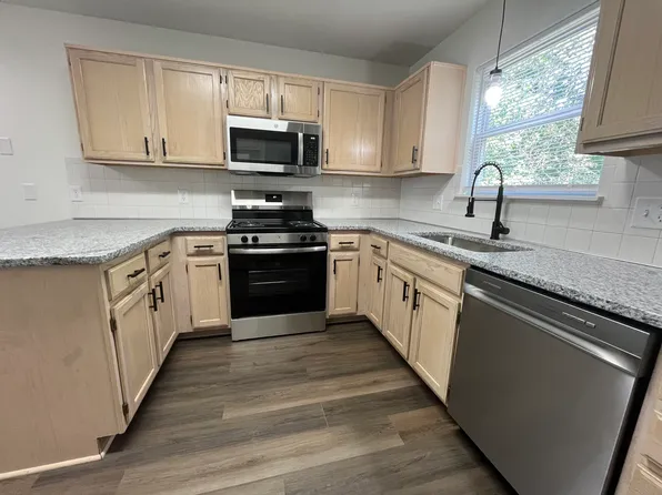 3507 SW McDanial Ave, Blue Springs, MO 64015