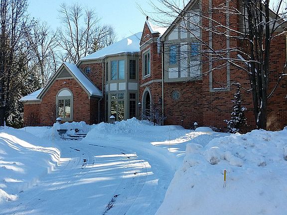 2nd image of 910 Wellsley Ct