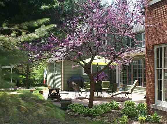 4th image of 615 2nd Ave NE