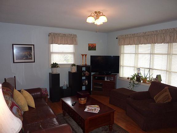2nd image of 624 Pyrtle Dr