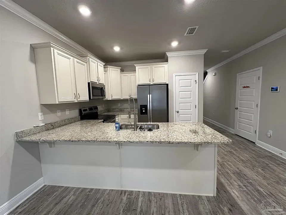 3 bed, 2.5 bath, 1537 sqft, $2,400 — Photo 3