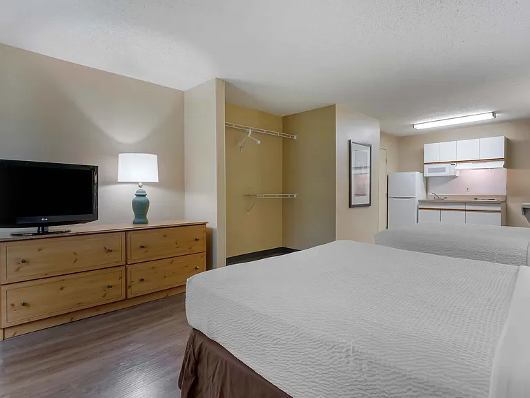 Studio Suite - 2 Full Beds