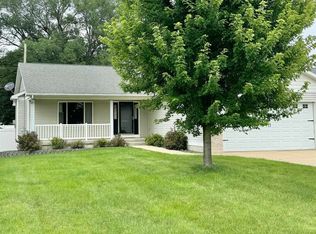 813 Jakob Ln, Evansdale, IA 50707