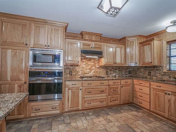 5th image of 4915 Montrose Ln