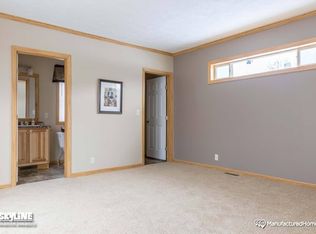 25122 Oxford St, Woodhaven, MI 48183