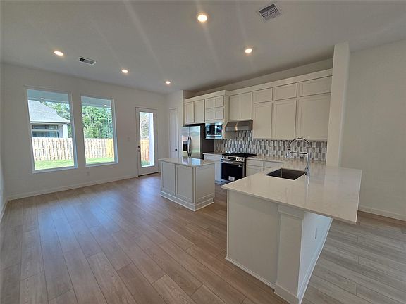 3rd image of 3001 Wild Fox Dr