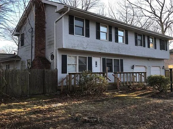 8 Cherry Ln, Lake Grove, NY 11755