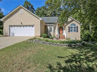 101 High Ridge Ct E, Mount Holly, NC 28120