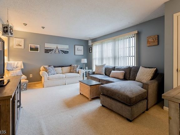 2nd image of 22 Burlington Ct #1611