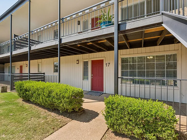 Terraces at Nichols Hills Renovated Two-Bedrooms — Photo 8