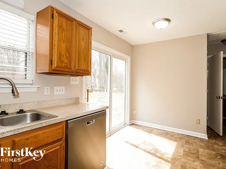 8116 Maxwelton Dr — Photo 7