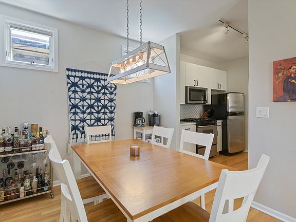 4th image of 1125 W Newport Ave #1M