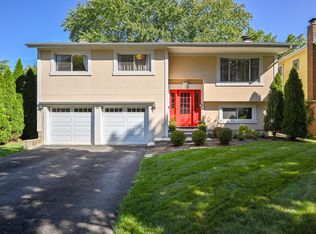 89 N Lambert Rd, Glen Ellyn, IL 60137