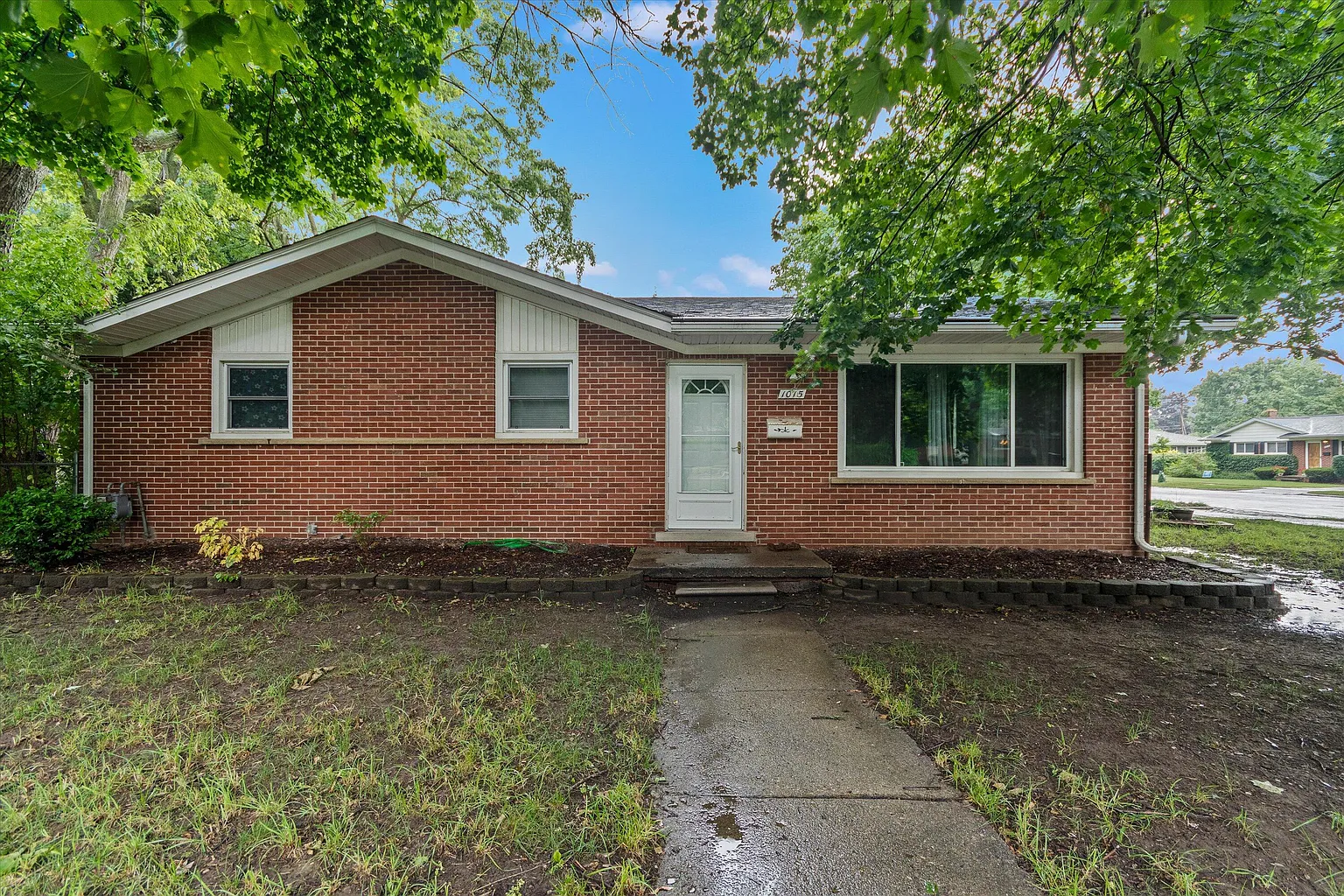 1015 N Maple Rd photo 1