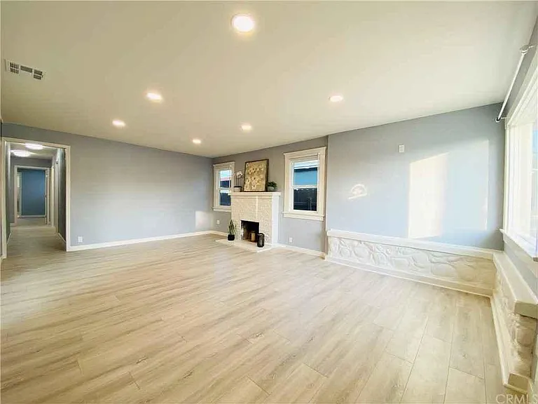 903 Campus Ave — Photo 4
