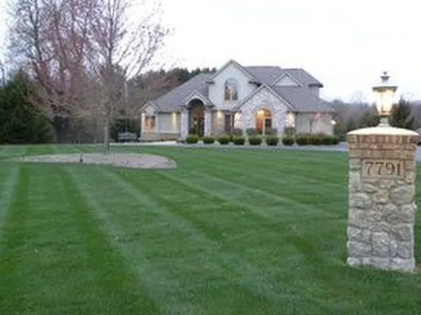 7791 Brook Ln, Clarkston, MI 48348