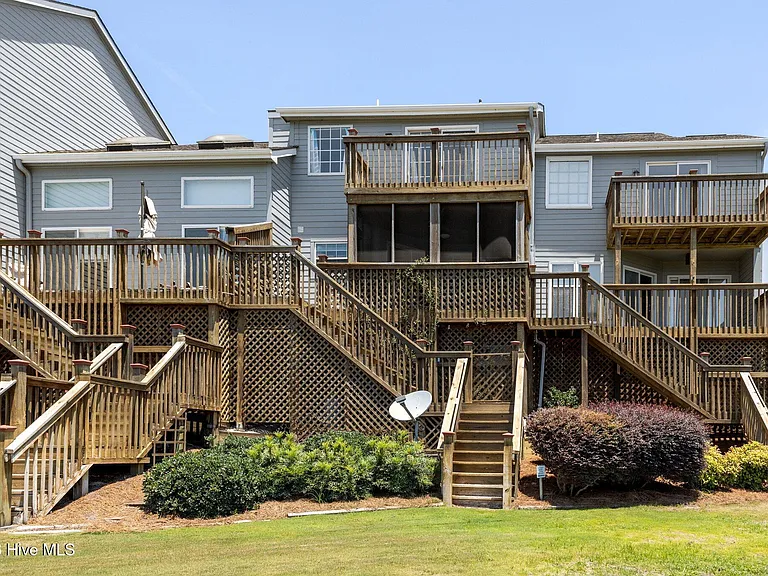 8711 Plantation Dr #302 — Photo 27