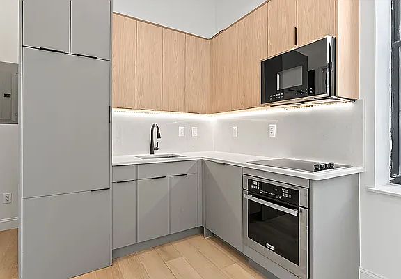 4th image of 423 Court St APT 1