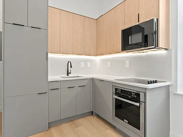 423 Court Street image 3 of 6