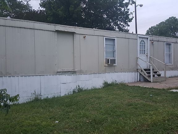 2nd image of 2440 Highland Pl