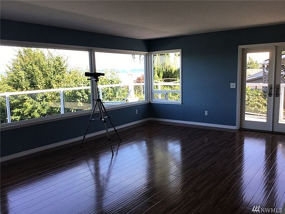 4th image of 1415 Country Club Dr