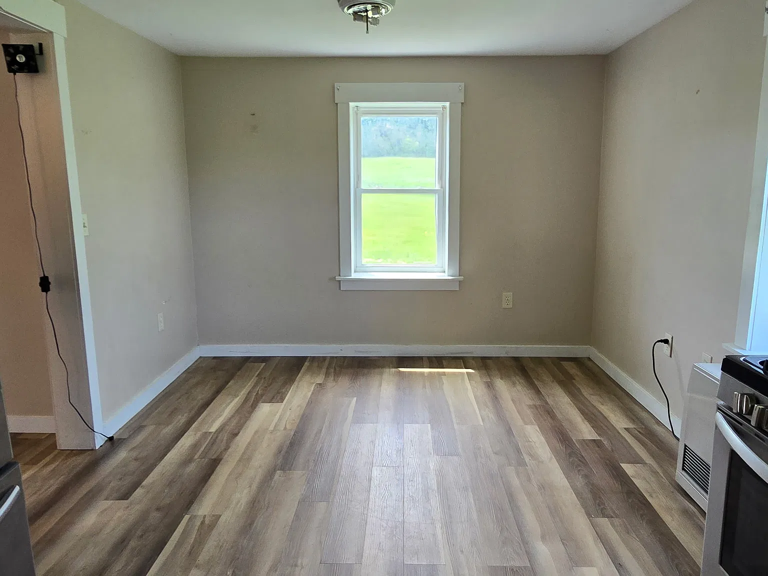 2 bed, 1.5 bath, 1000 sqft, $1,550 — Photo 2