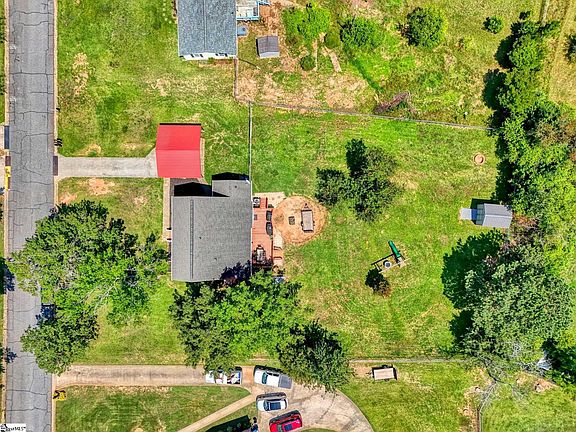 2nd image of 104 Locksley Dr