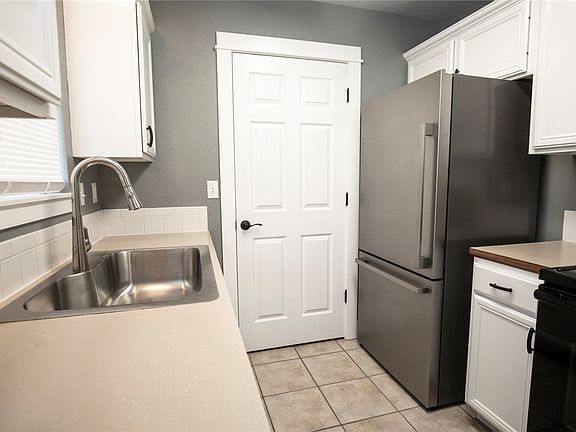 2nd image of 201 Sun Meadow Dr