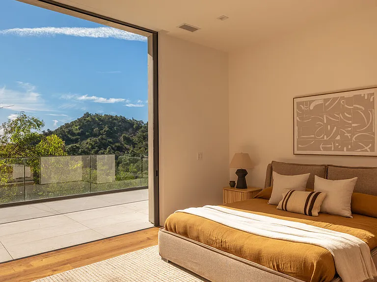 12752 Mulholland Dr — Photo 42