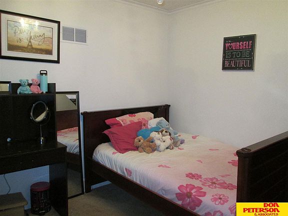 5th image of 1039 E Linden Ave