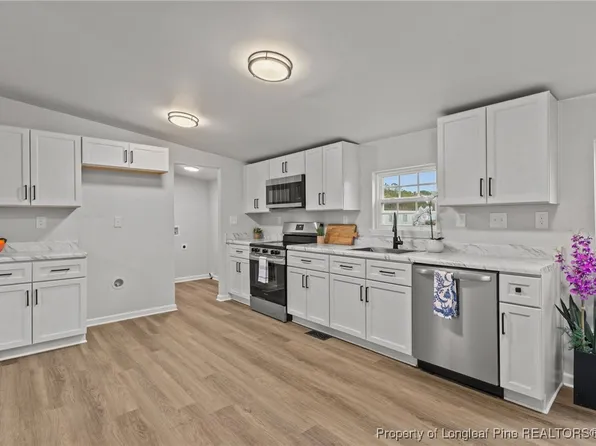 6017 Paddy Hollow Ct, Fayetteville, NC 28312