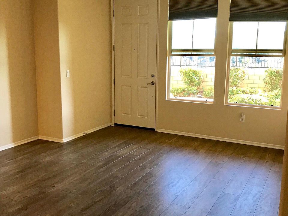Front Entrance - Living Room