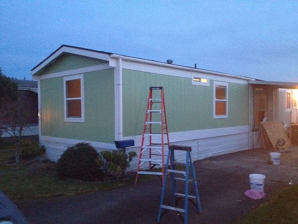 Brand New Paint, newer roof, and new windows all around