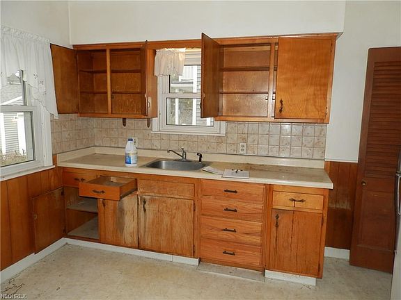 5th image of 2094 Elmwood Ave