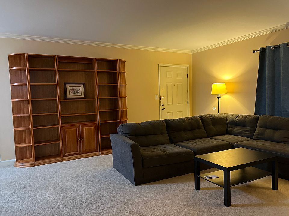 LR with wall unit