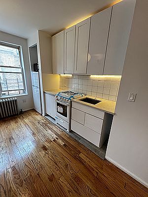3rd image of 701 W 184th St APT 4G