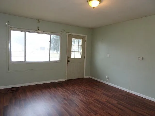 481 Nassau Dr — Photo 2